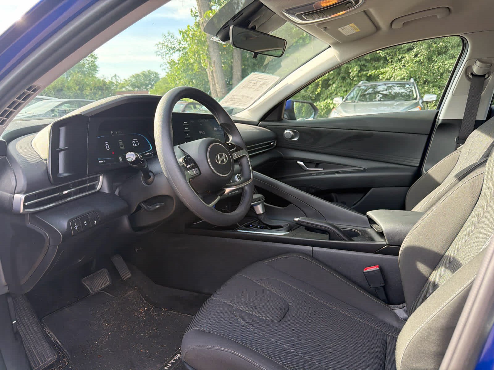 Certified 2025 Hyundai Elantra SE FWD image 5