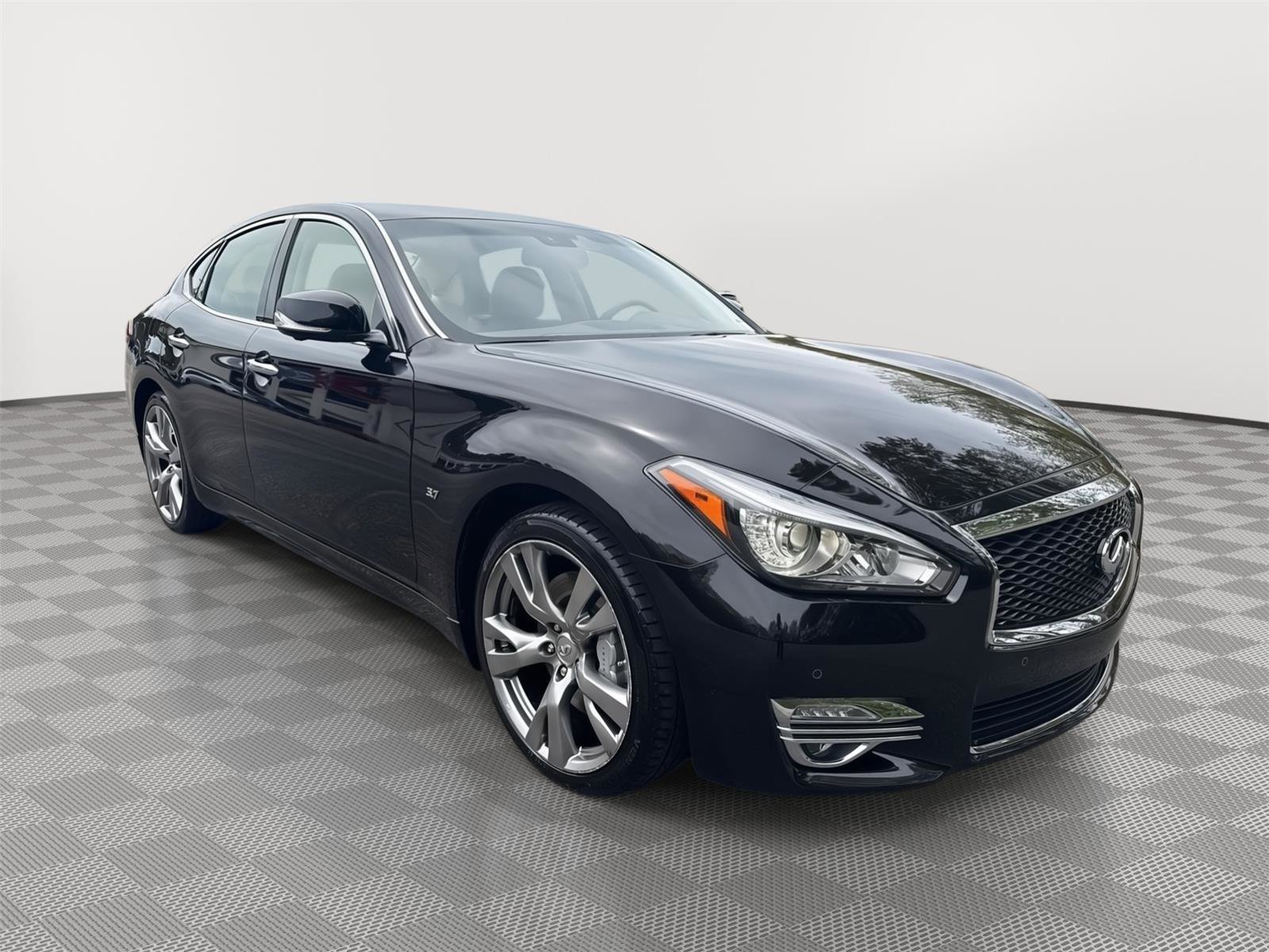 Used 2015 INFINITI Q70 3.7 w/ Technology Package image 4