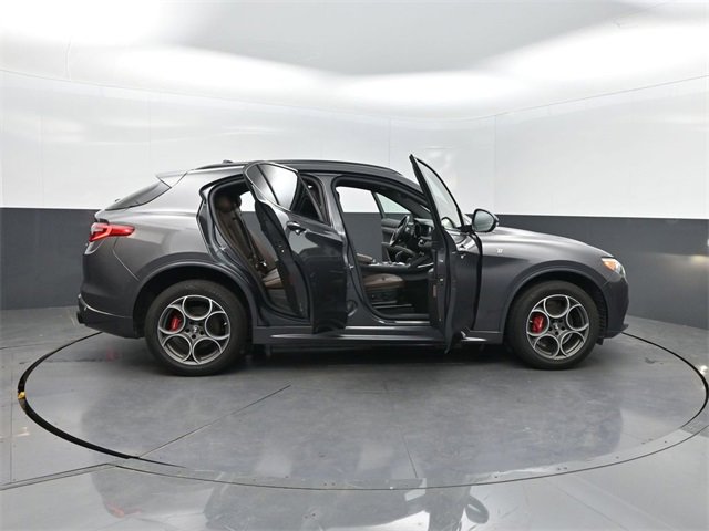 Used 2022 Alfa Romeo Stelvio Ti image 27