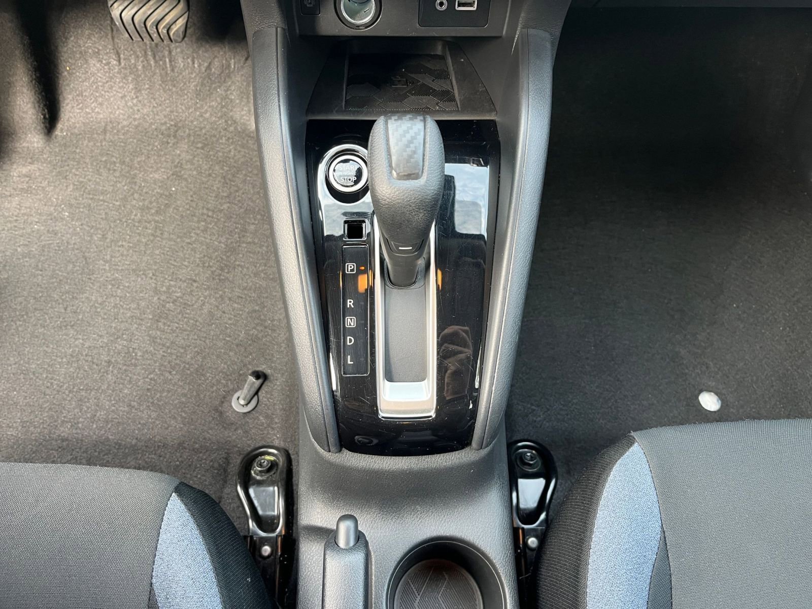 Used 2025 Nissan Versa SV image 39