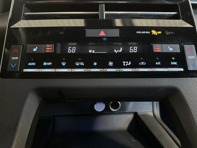 Used 2022 Toyota Avalon XLE image 17