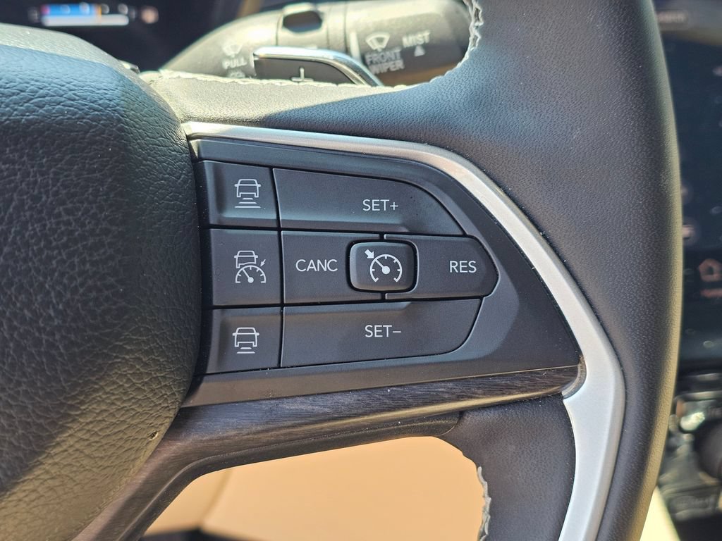 Used 2023 Jeep Grand Cherokee L Limited w/ Luxury Tech Group II AWD/4WD image 38