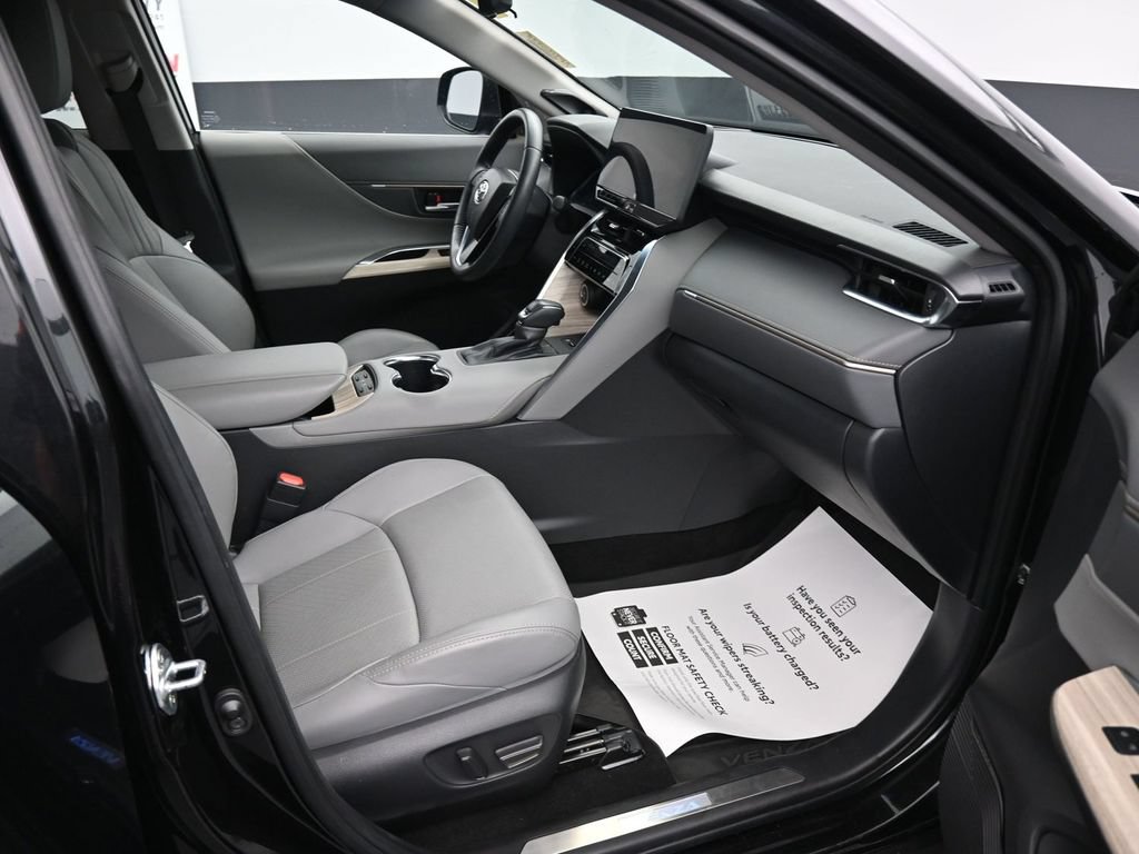 Used 2023 Toyota Venza Limited AWD/4WD image 12