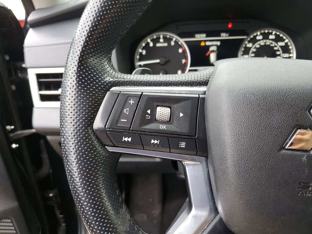 Used 2023 Mitsubishi Outlander SE Black Edition image 23