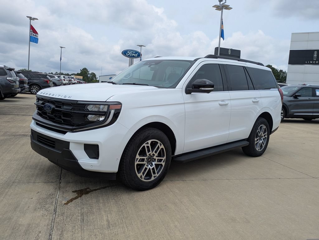 Used 2025 Ford Expedition Active AWD/4WD image 4