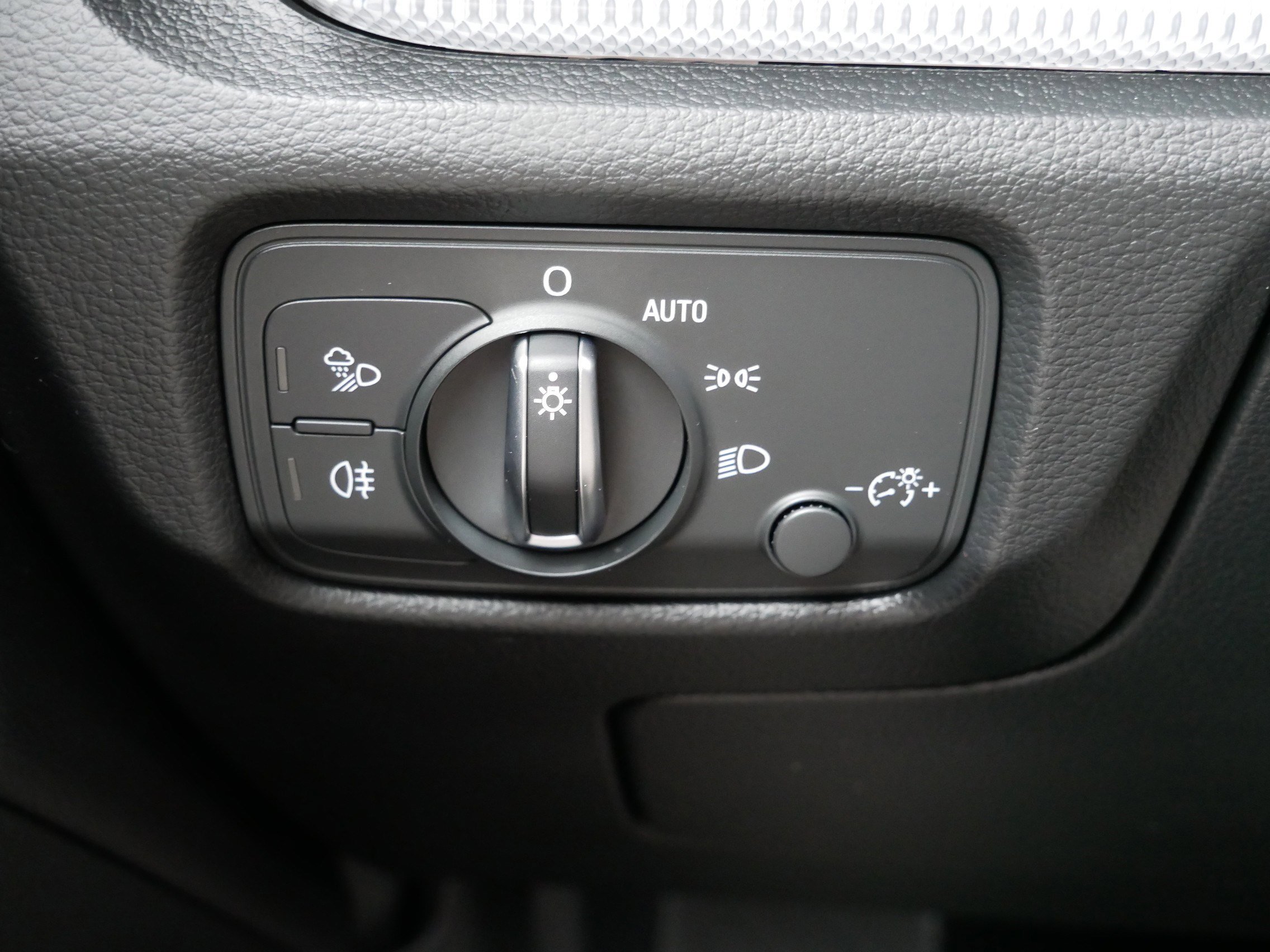 Used 2016 Audi A3 e-tron Premium Plus w/ Premium Plus Package FWD image 27