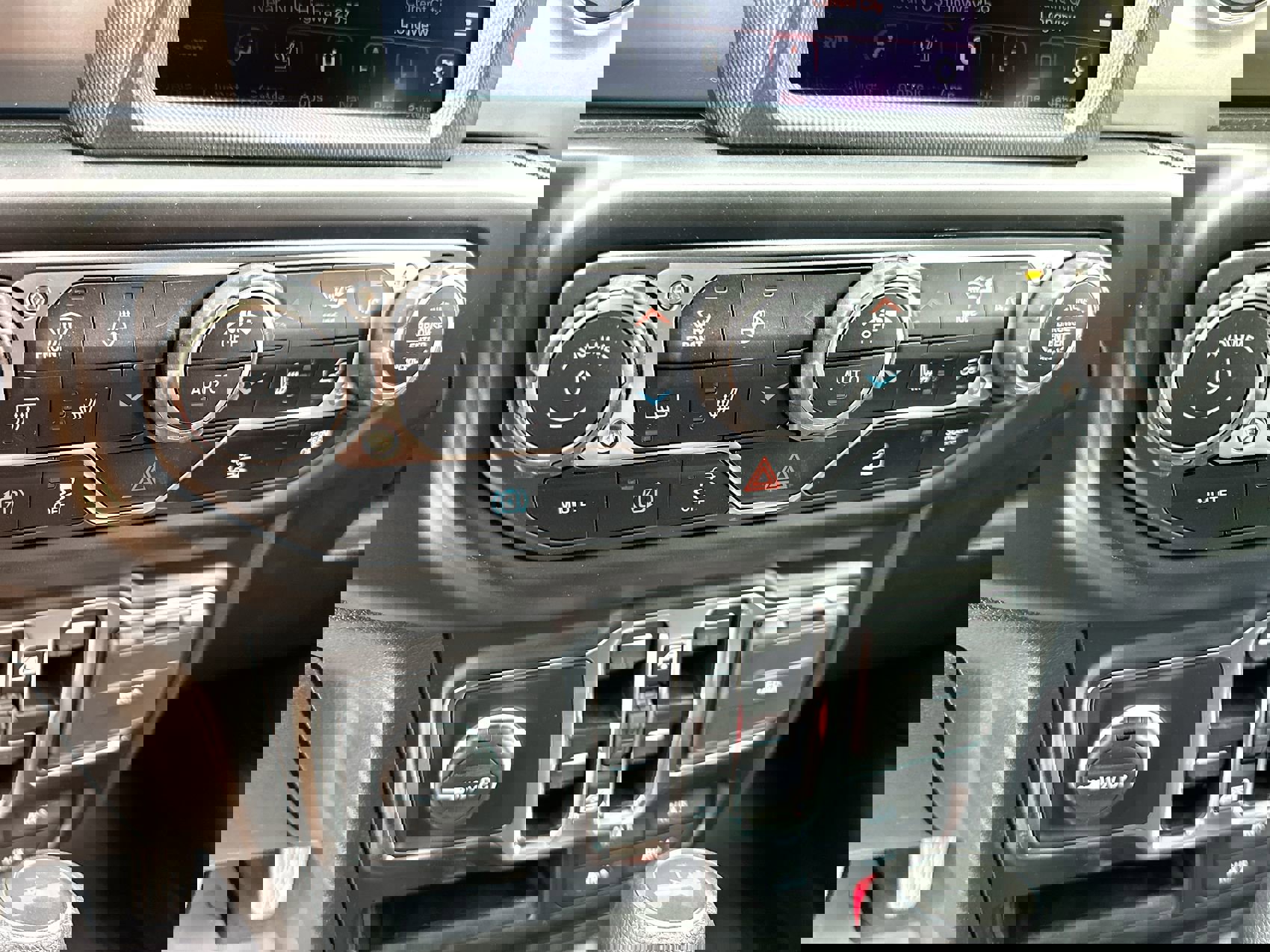 New 2023 Jeep Wrangler Unlimited w/ Sun & Screen Package image 19