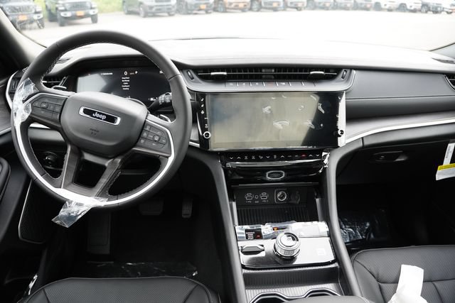 New 2026 Jeep Grand Cherokee Limited AWD/4WD image 14