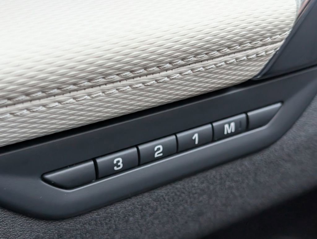 Used 2025 Land Rover Discovery Sport Dynamic SE image 26