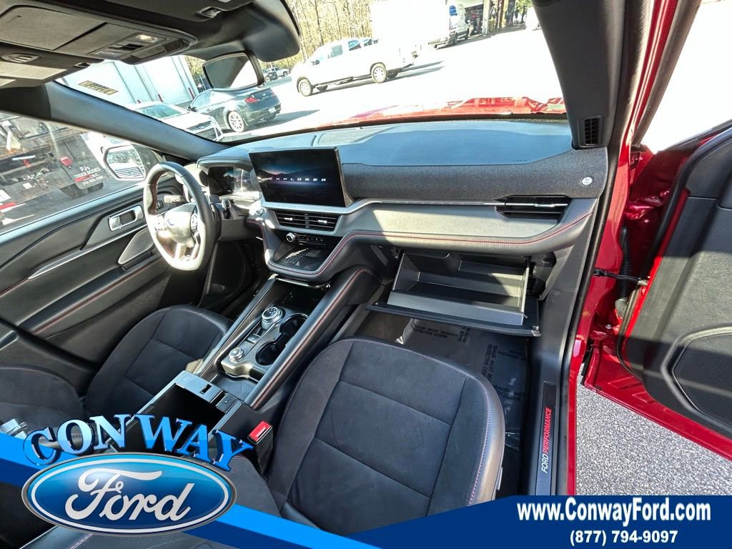 Used 2025 Ford Explorer ST image 27