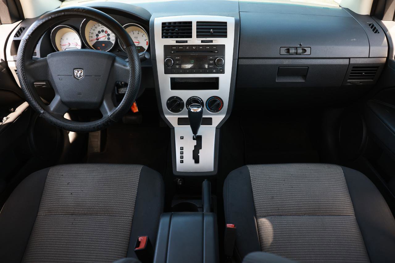 Used 2009 Dodge Caliber SXT image 2