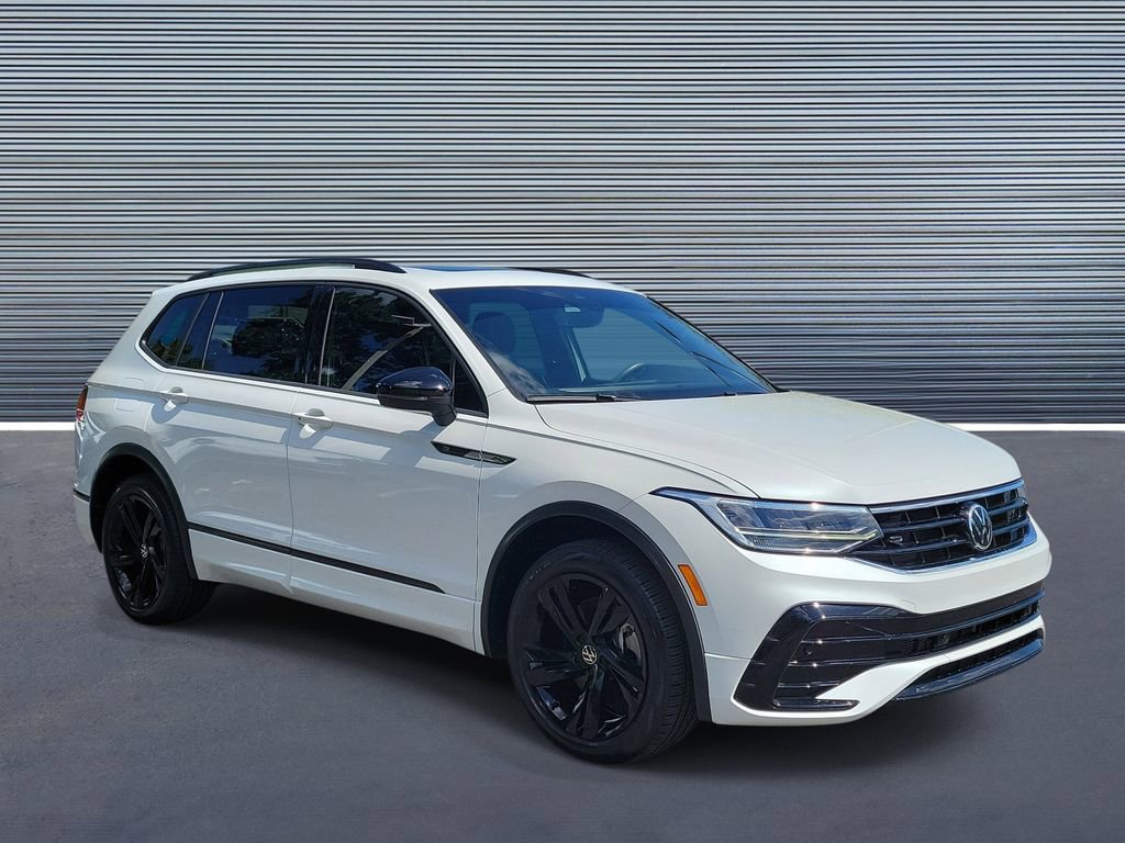 Used 2024 Volkswagen Tiguan SE R-Line FWD image 2