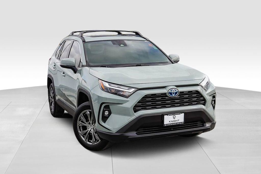 Used 2023 Toyota RAV4 XLE Premium AWD/4WD image 2