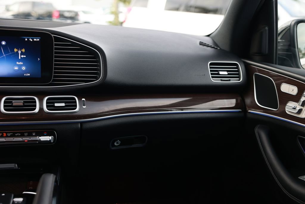Used 2025 Mercedes-Benz GLE 450e 4MATIC w/ Driver Assistance Package image 29