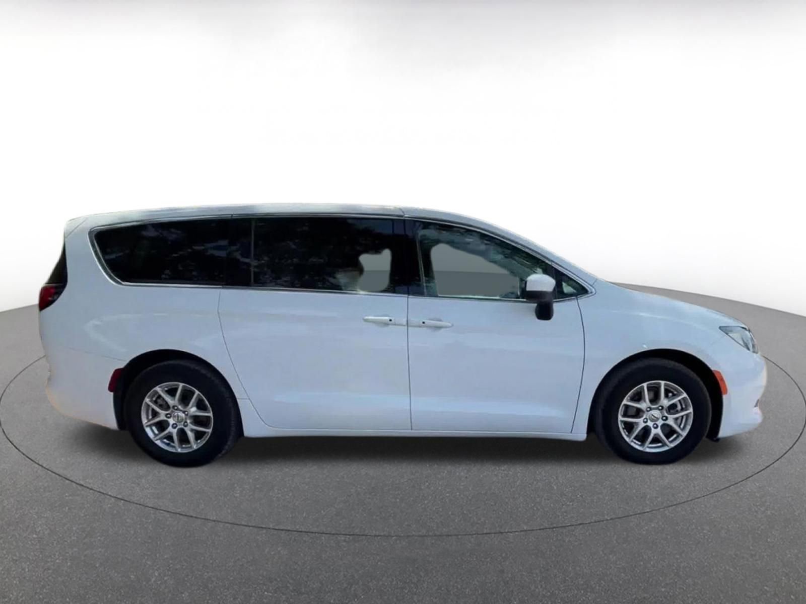 Used 2023 Chrysler Voyager LX FWD image 16