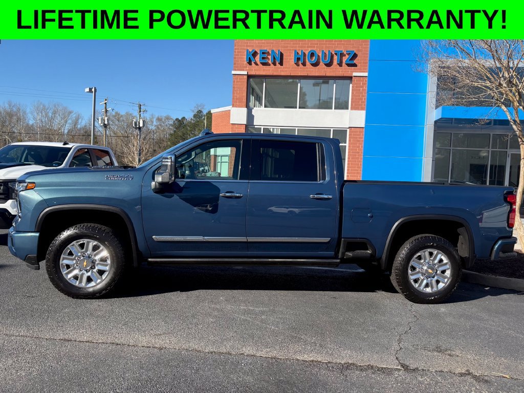 Used 2025 Chevrolet Silverado 2500 High Country w/ Technology Package AWD/4WD image 2