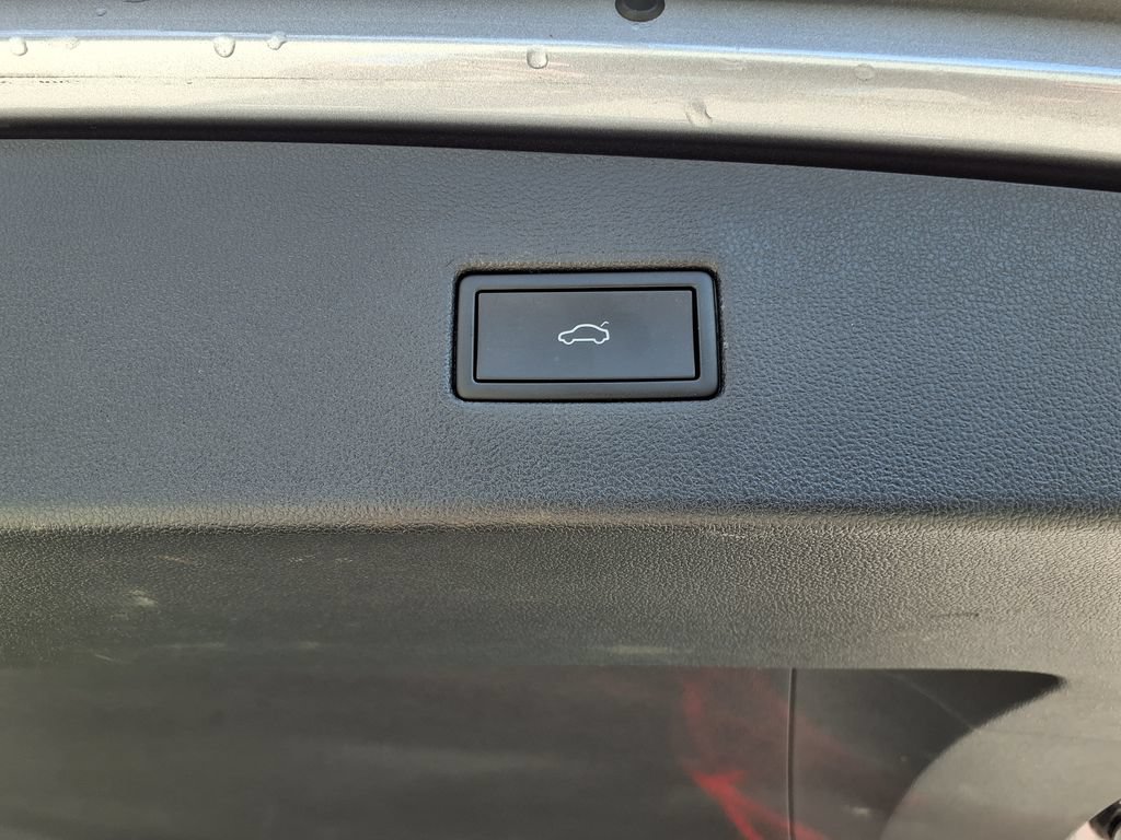 Used 2022 Volkswagen Tiguan SE w/ Panoramic Sunroof Package FWD image 14