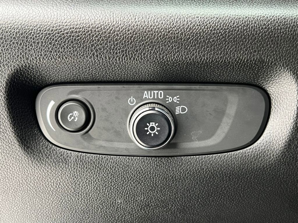 Certified 2023 Chevrolet Traverse LT w/ Rear Camera Mirror Package image 18