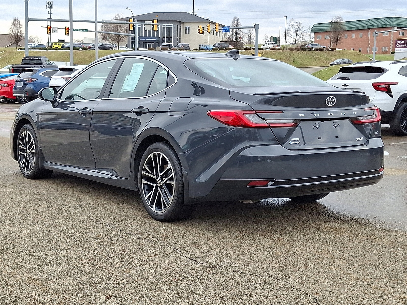 Used 2025 Toyota Camry XLE w/ Premium Plus Package image 4
