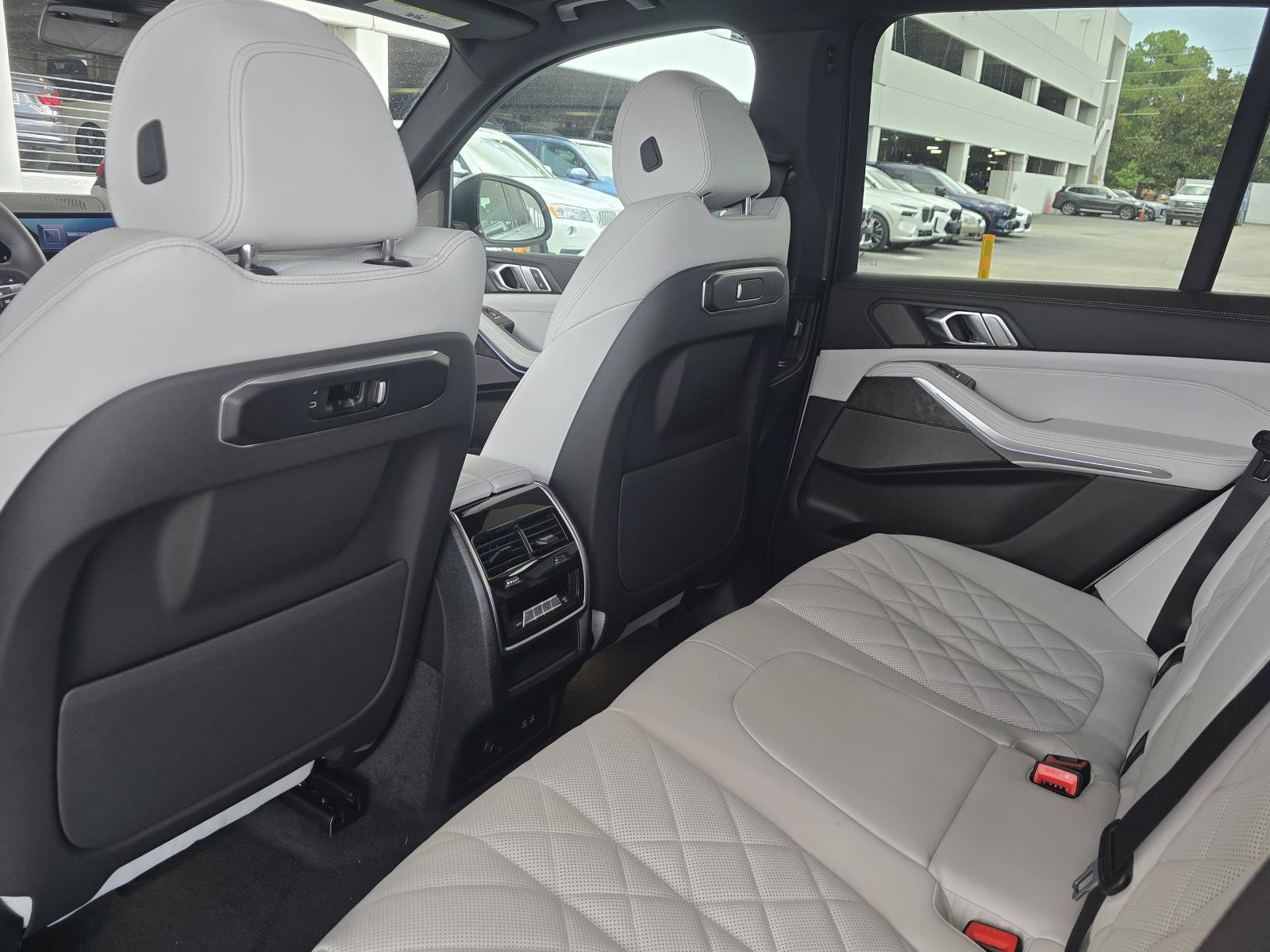 New 2026 BMW X5 xDrive50e w/ Premium Package AWD/4WD image 10