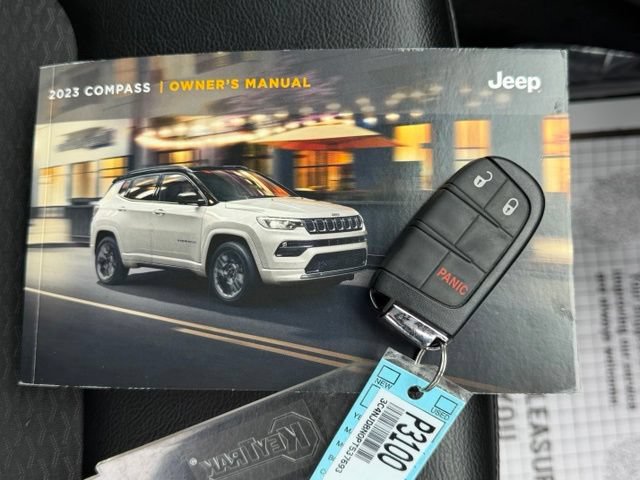 Used 2023 Jeep Compass Latitude AWD/4WD image 38