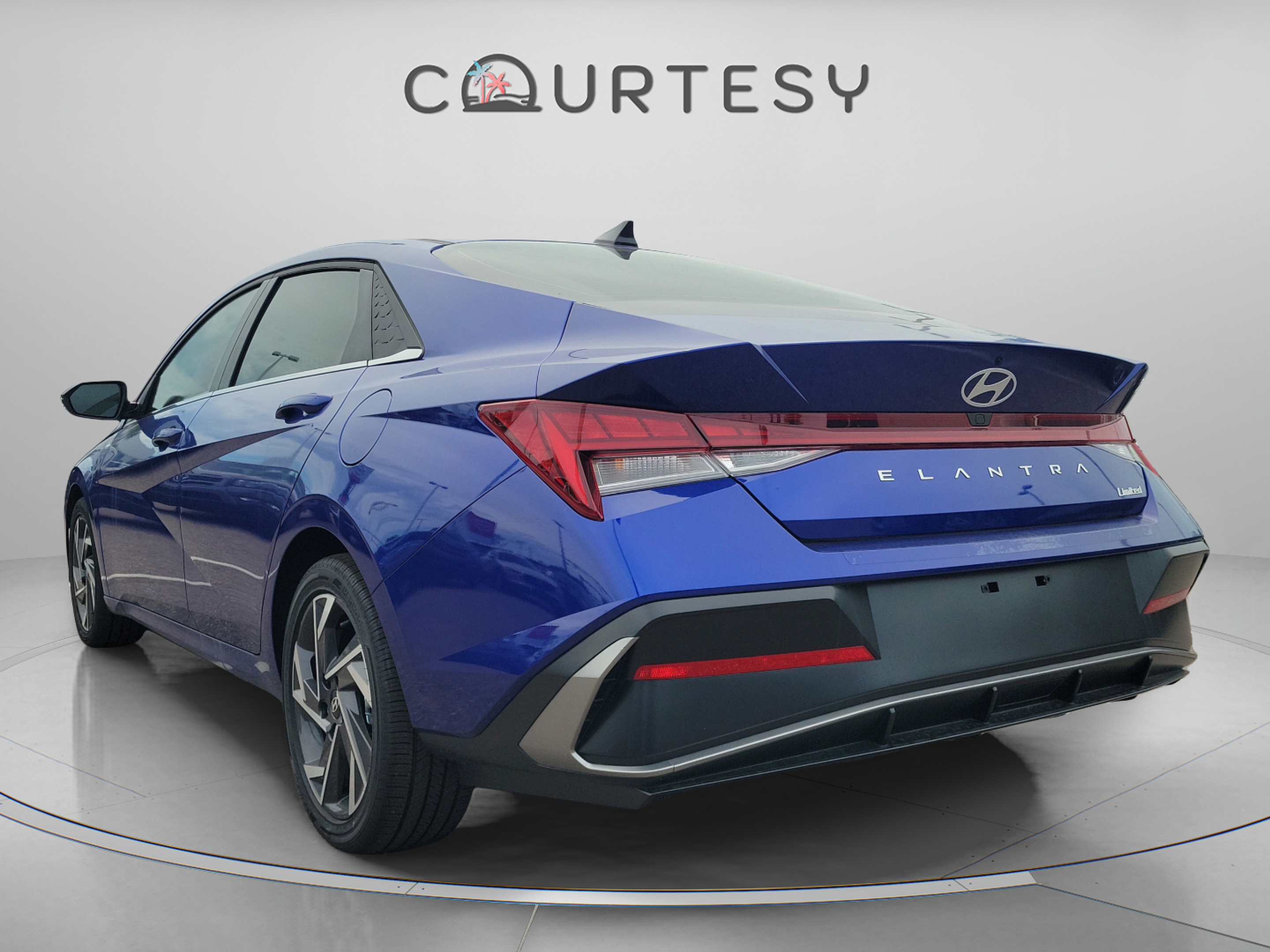 Certified 2025 Hyundai Elantra Limited FWD image 3