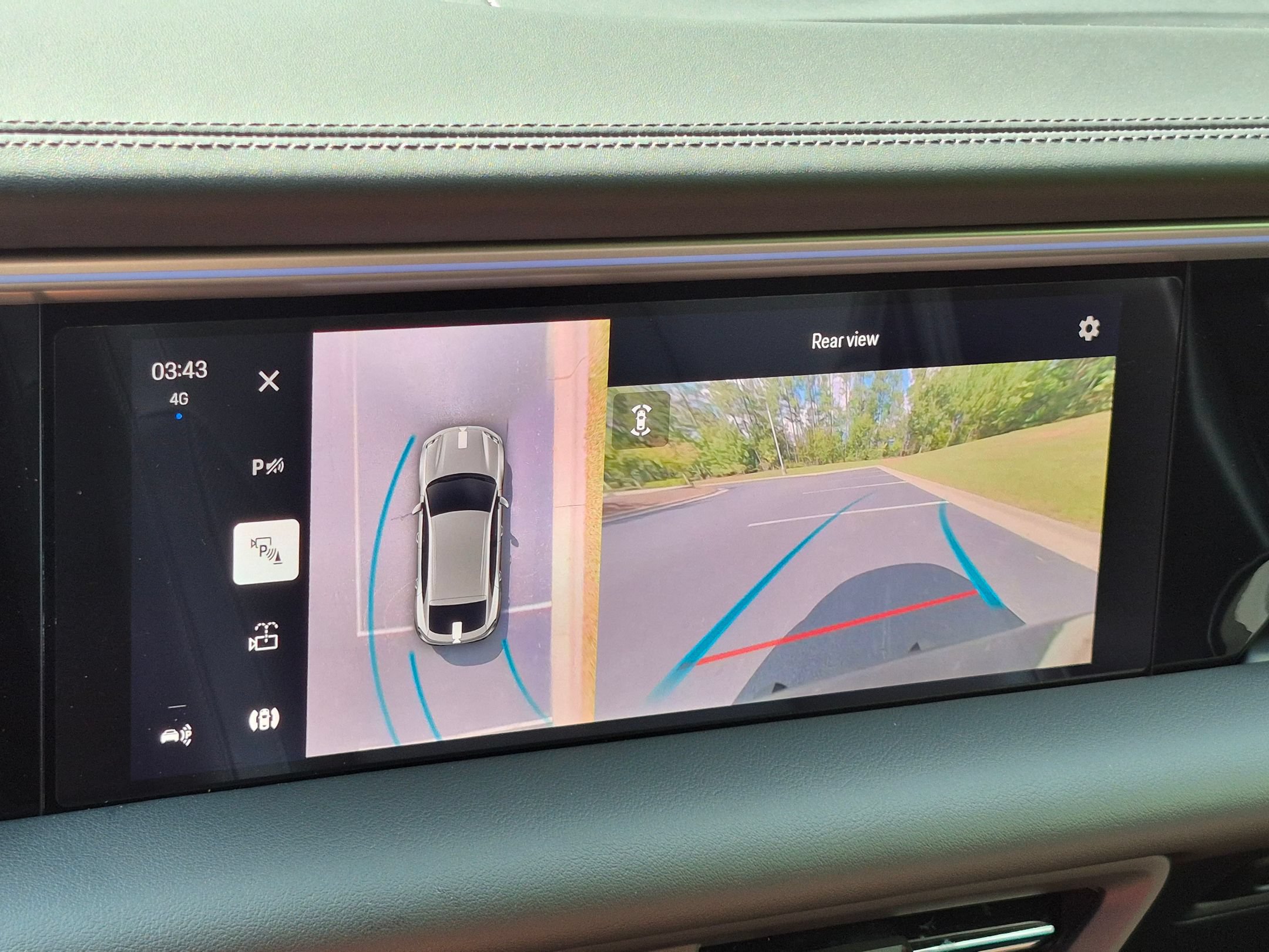 Certified 2025 Porsche Macan 4 Electric AWD/4WD image 17