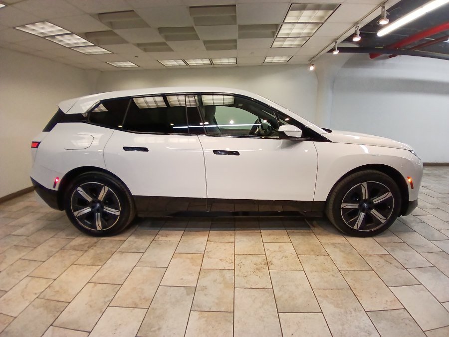 Used 2023 BMW iX xDrive50 w/ Sport Package image 2