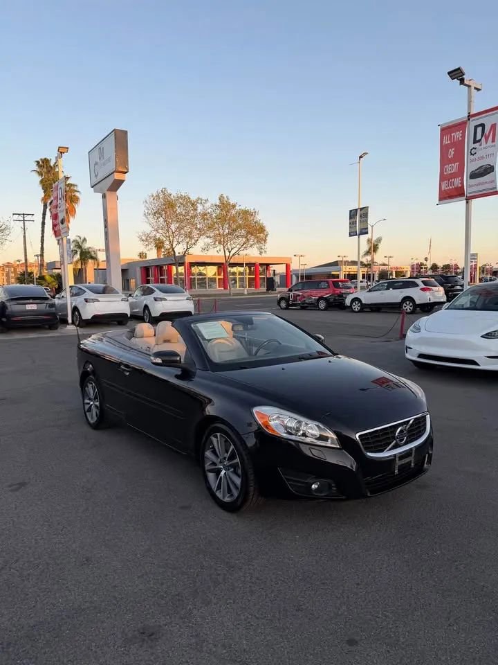 Used 2011 Volvo C70 T5 w/ Convenience Pkg image 3