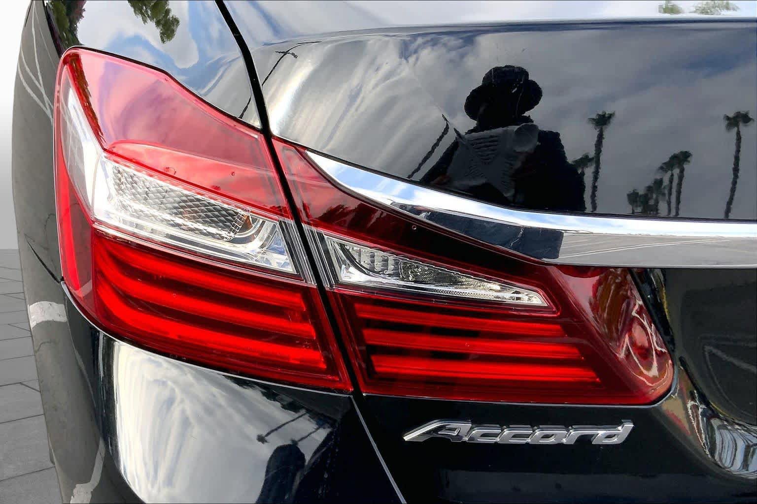 Used 2017 Honda Accord EX-L image 28