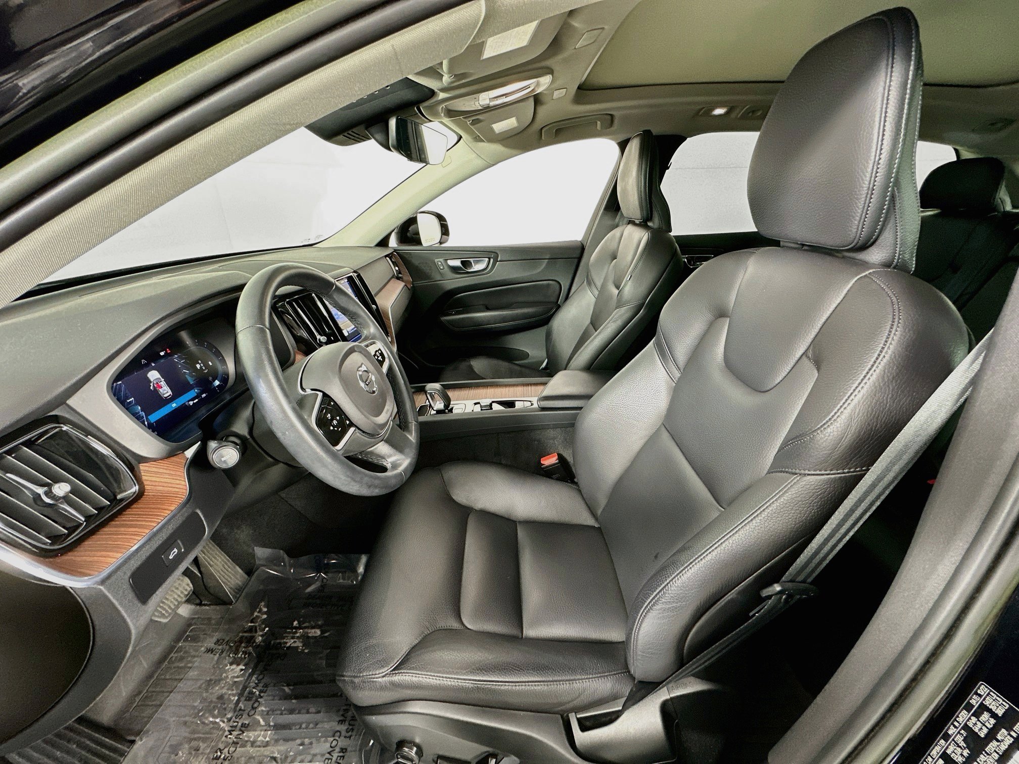 Used 2023 Volvo XC60 B5 Plus w/ Protection Package Premier AWD/4WD image 21