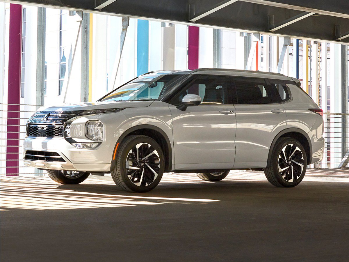 Used 2024 Mitsubishi Outlander SE