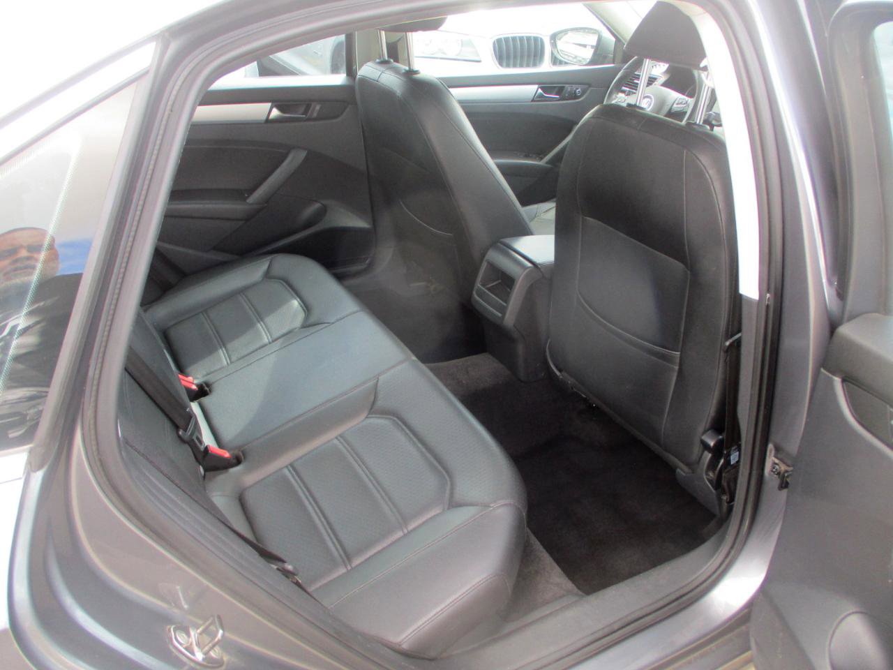 Used 2012 Volkswagen Passat 2.5 SE image 8