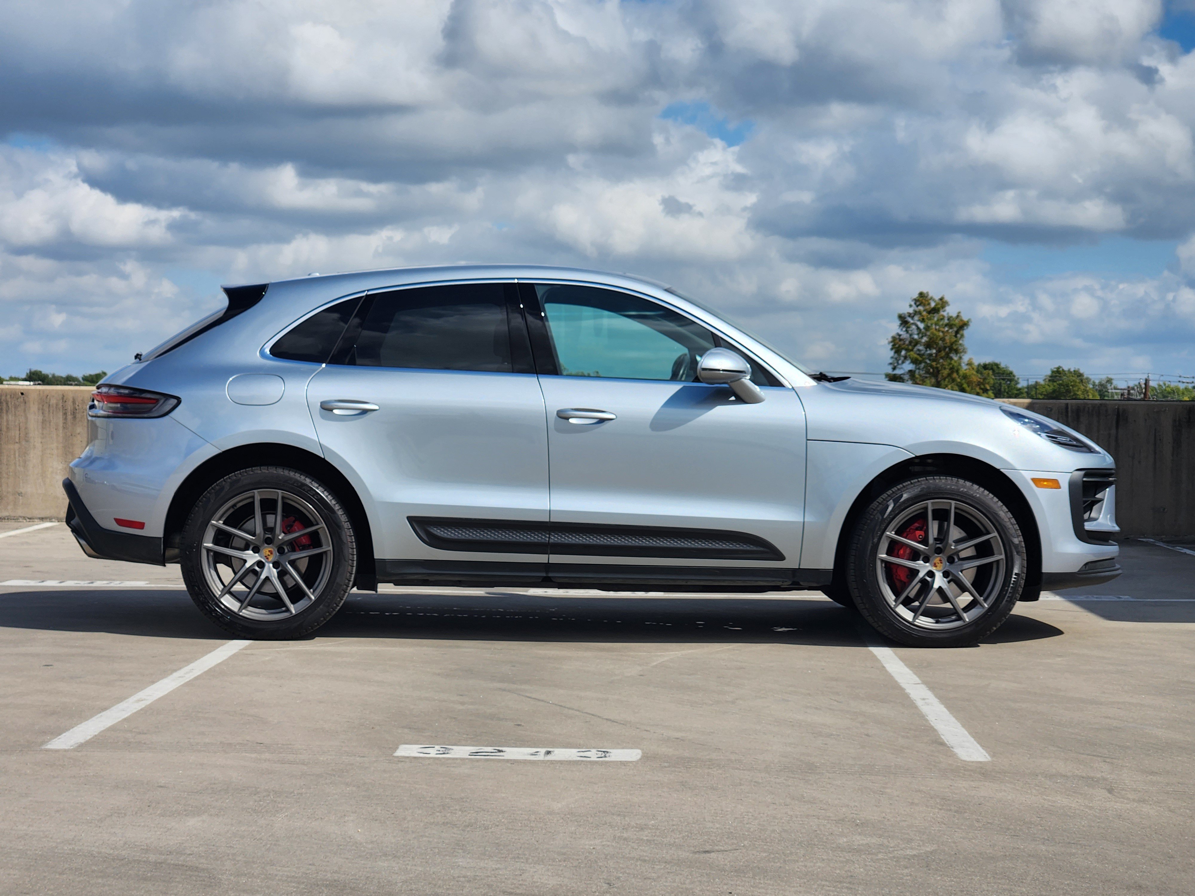 Certified 2023 Porsche Macan S AWD/4WD image 9