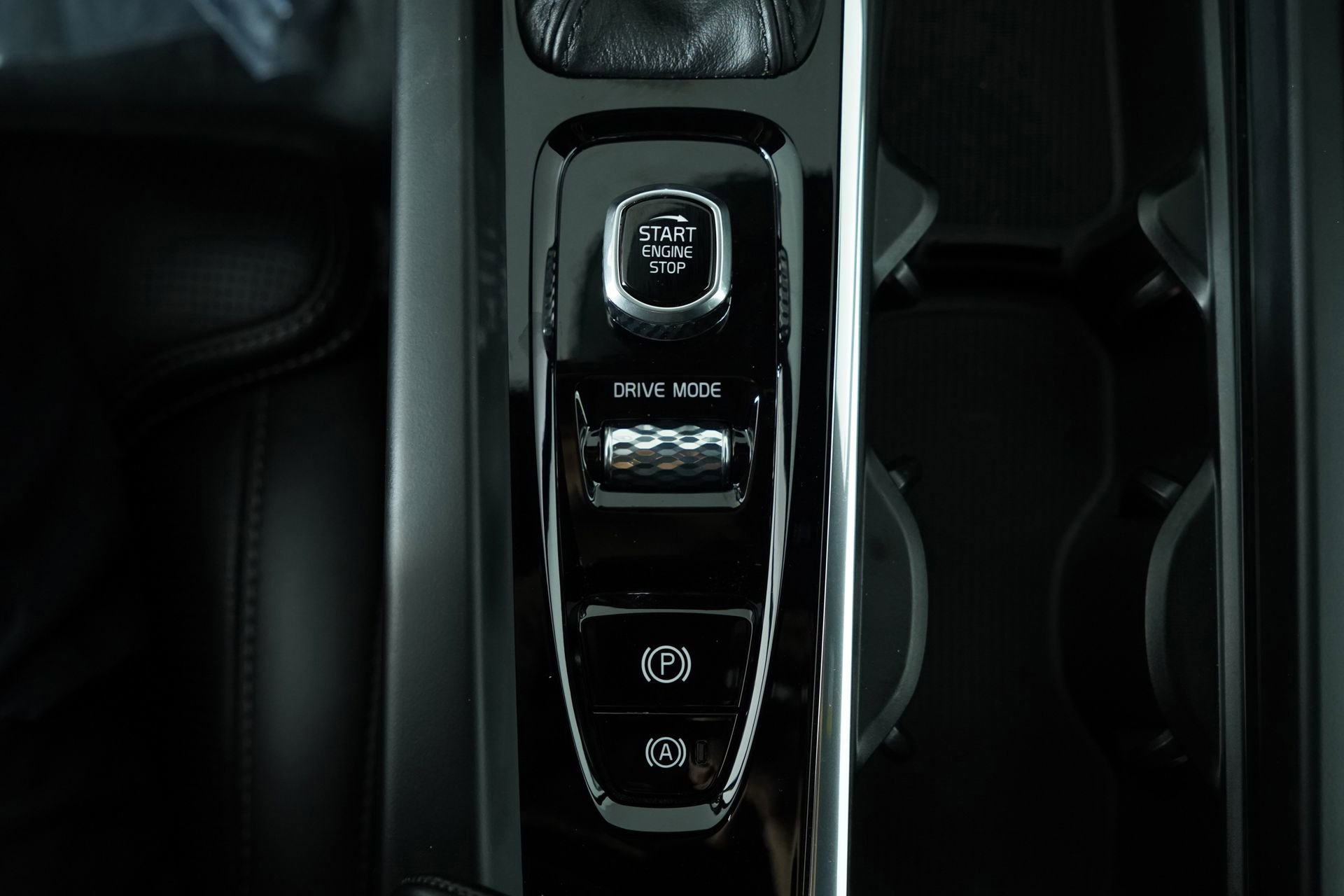 Used 2020 Volvo XC60 T6 Inscription w/ Protection Package Premier image 35