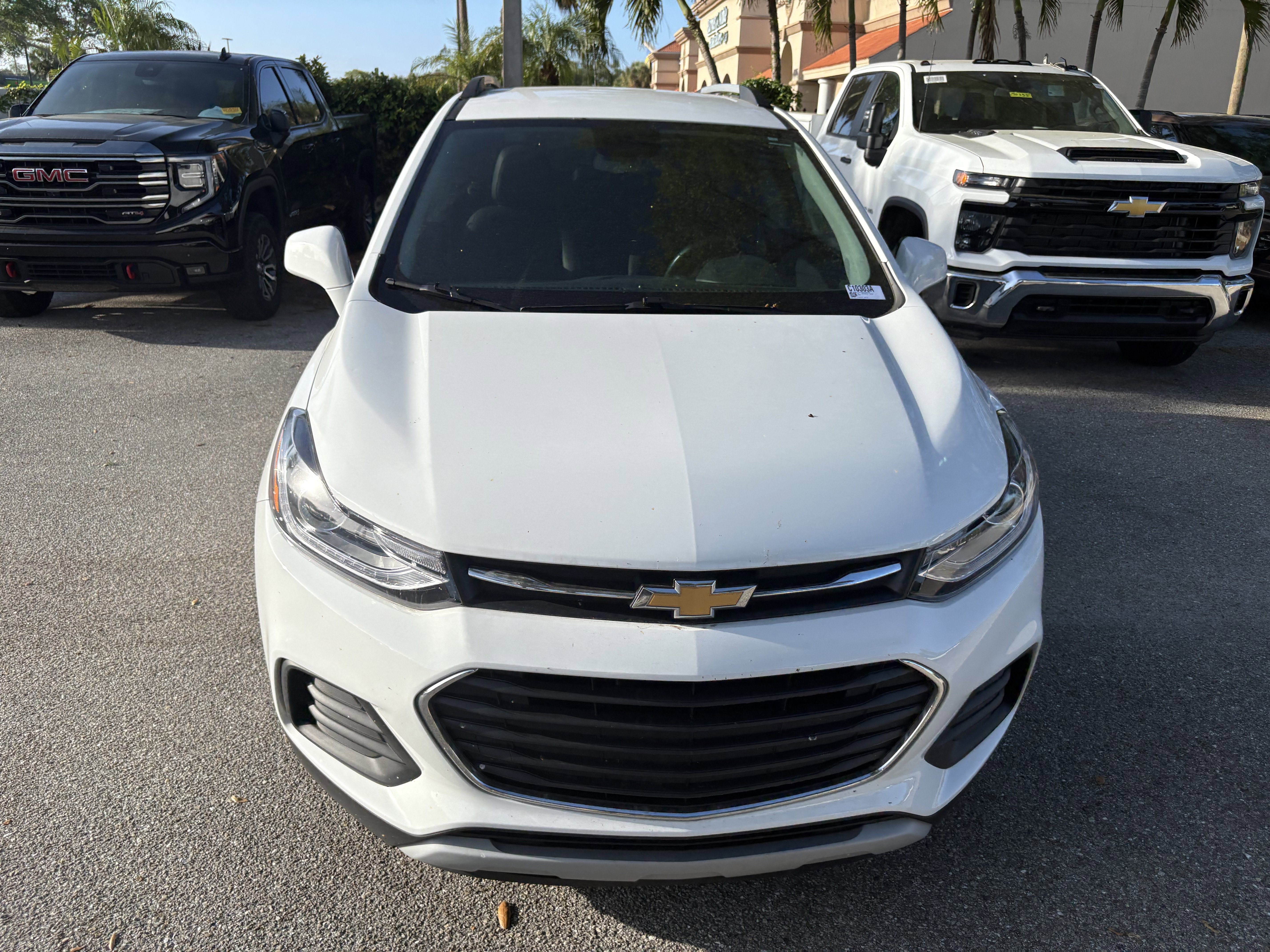 Used 2019 Chevrolet Trax LT w/ LT Convenience Package image 2