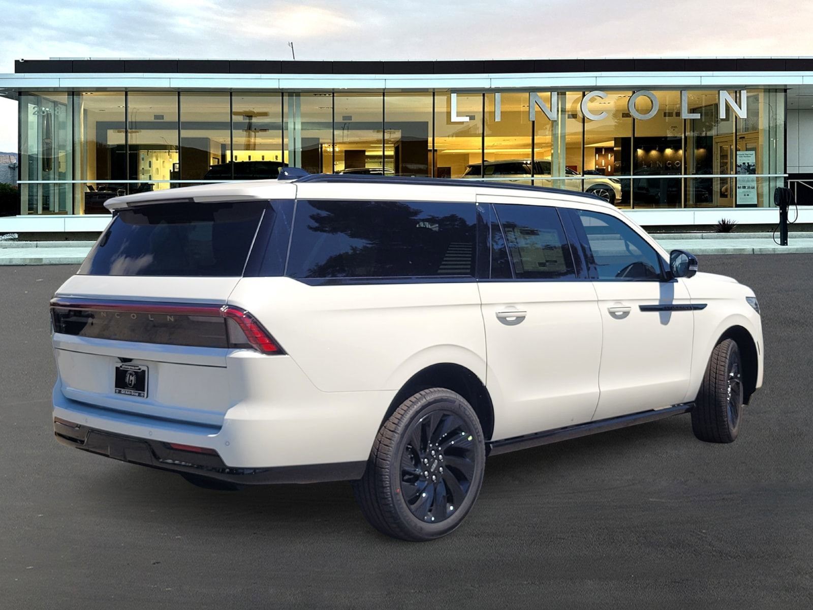 New 2026 Lincoln Navigator L Reserve AWD/4WD image 4
