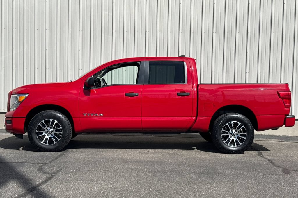 Used 2022 Nissan Titan SV AWD/4WD image 10