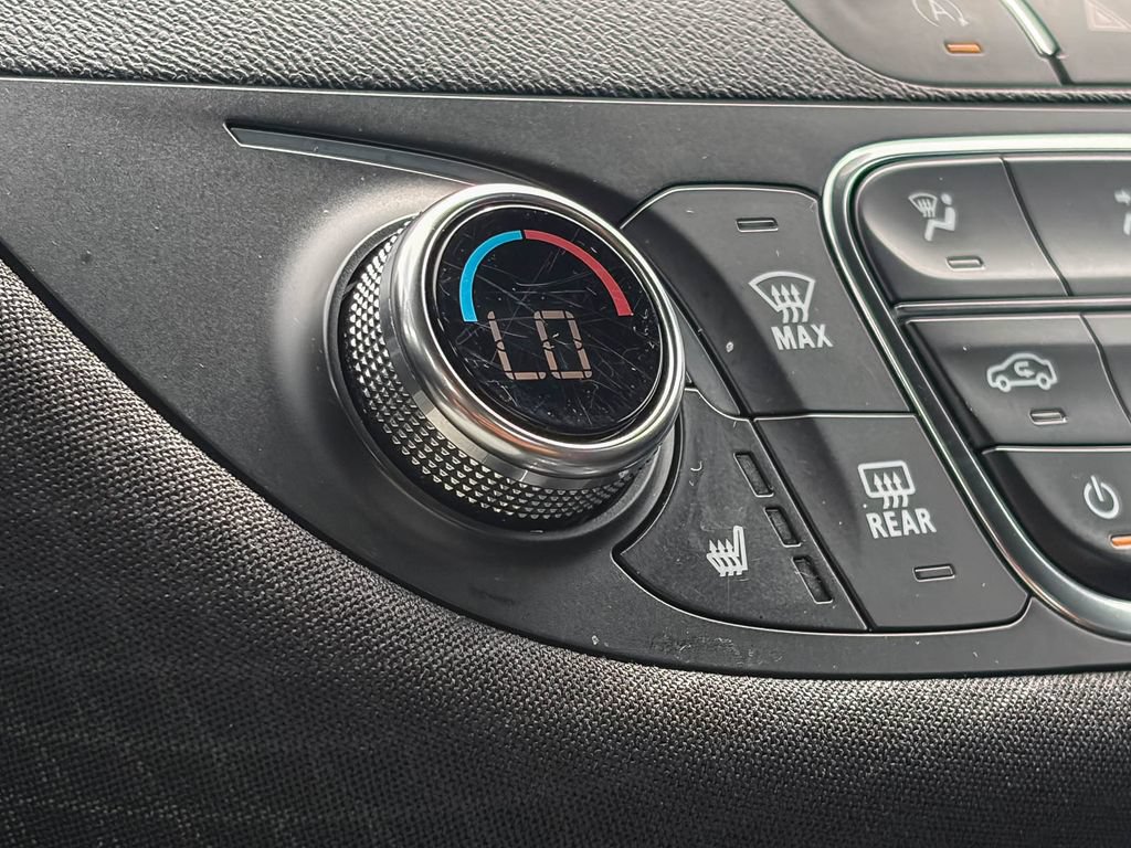 Used 2025 Chevrolet Malibu LT FWD image 28