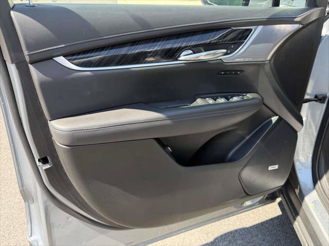 Used 2025 Cadillac XT6 Premium Luxury AWD/4WD image 18