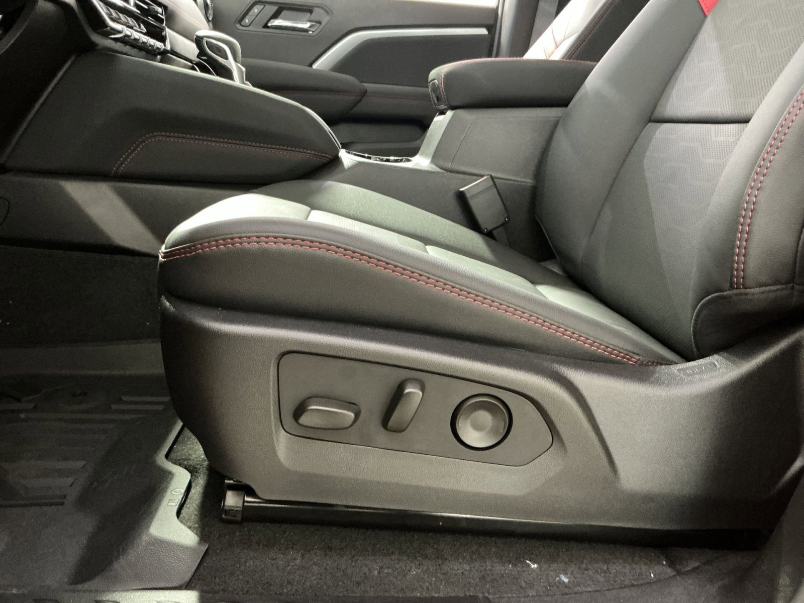 New 2026 Chevrolet Colorado Z71 w/ Z71 Convenience Package 2 image 22