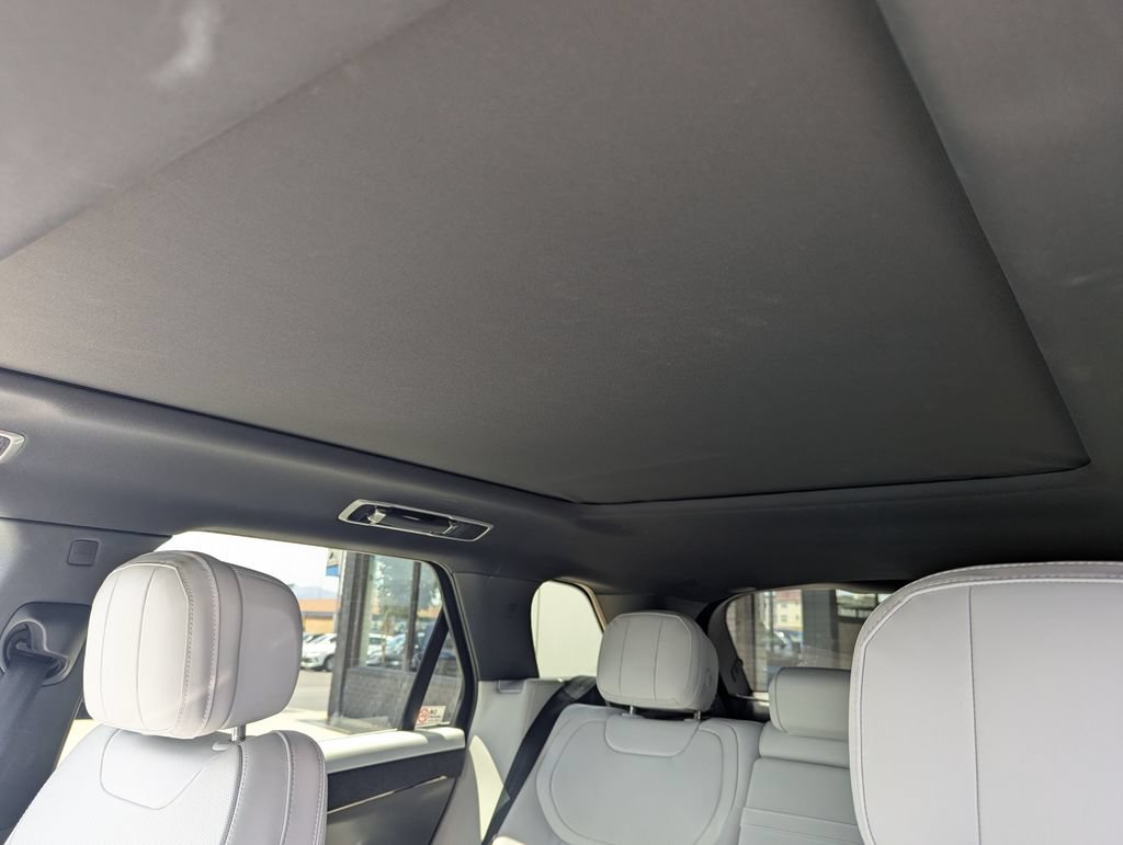 Used 2025 Land Rover Range Rover Sport SE AWD/4WD image 18