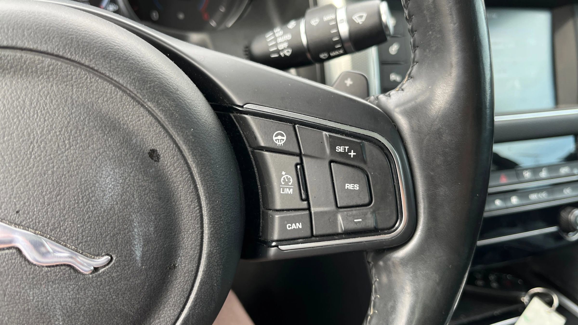 Used 2017 Jaguar XF Premium AWD/4WD image 26