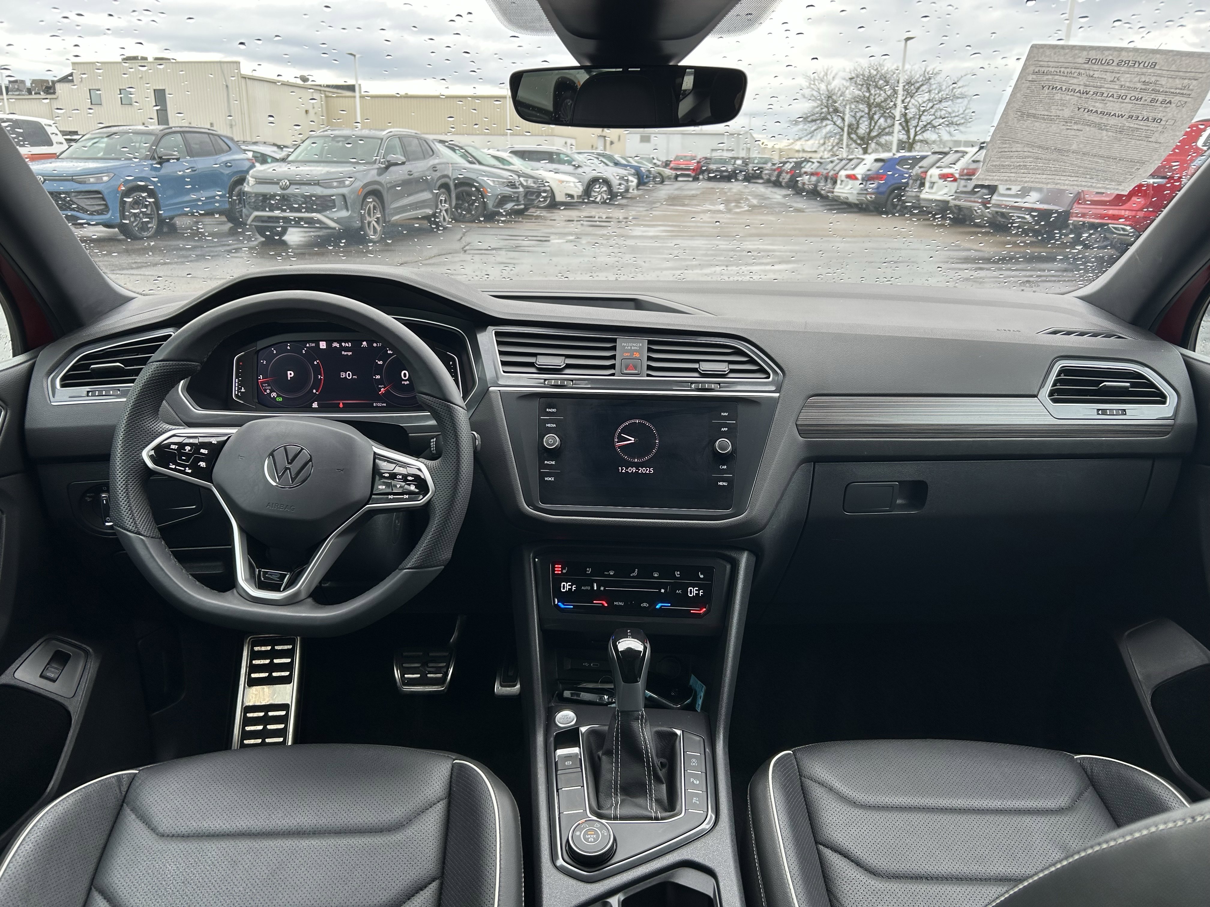 Certified 2024 Volkswagen Tiguan SEL R-Line image 9