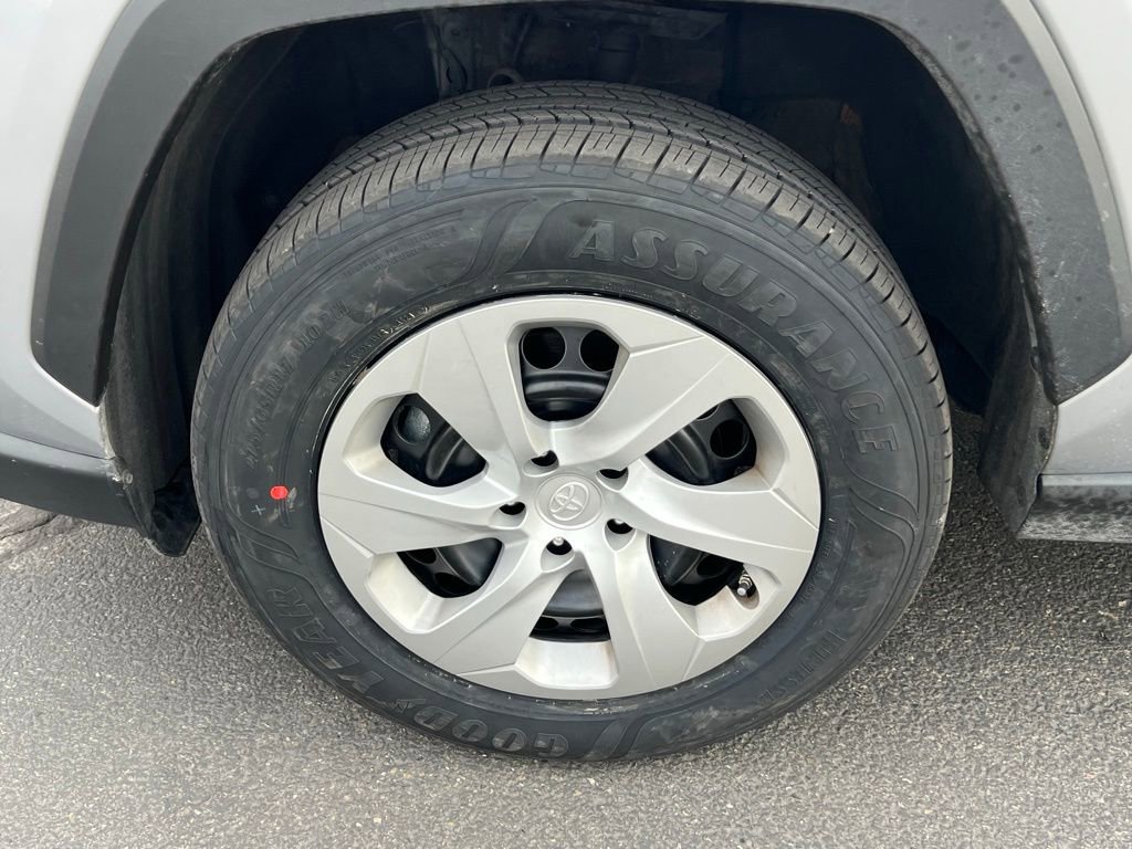 Used 2024 Toyota RAV4 LE AWD/4WD image 12