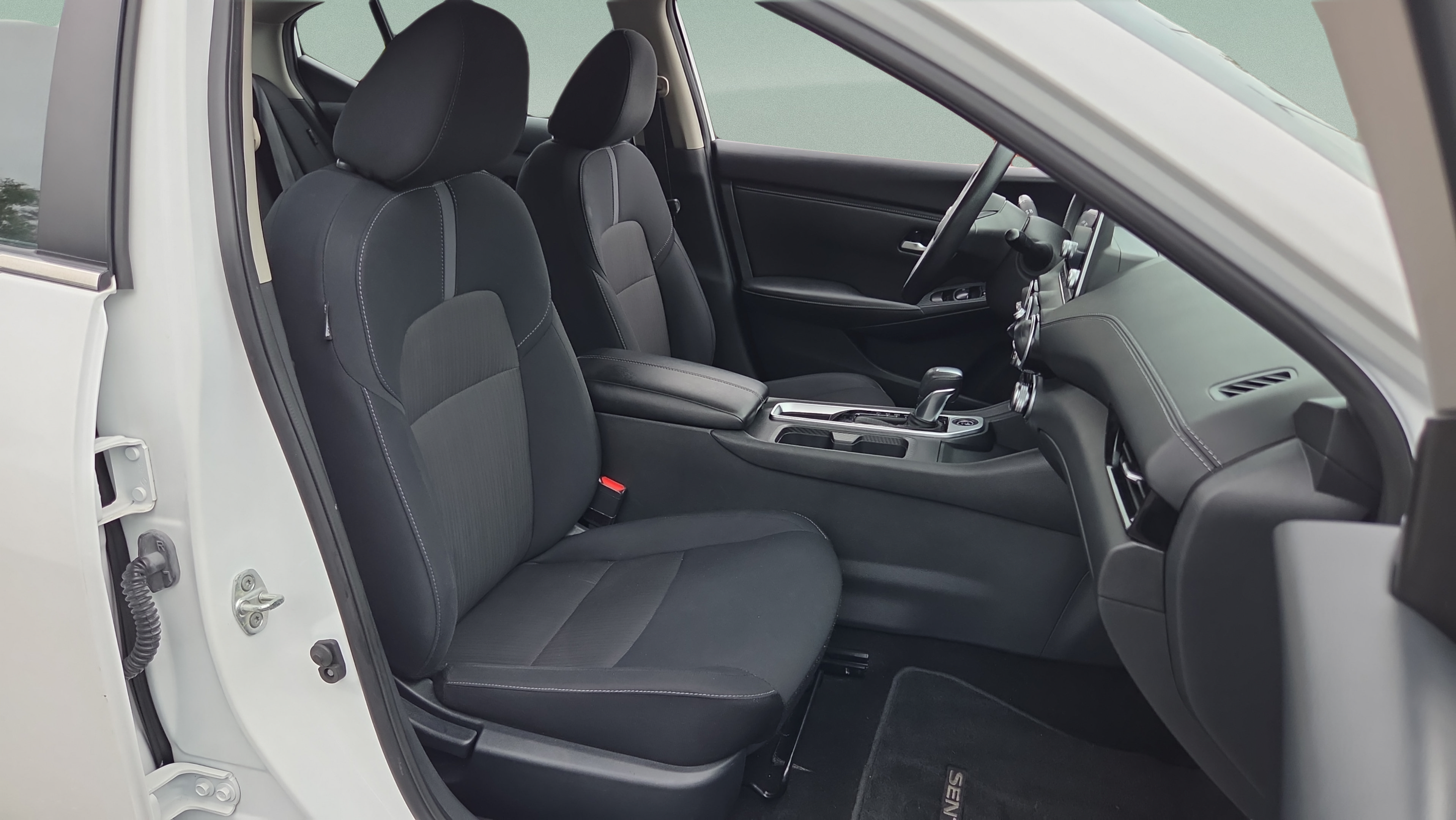 Used 2024 Nissan Sentra SV FWD image 19