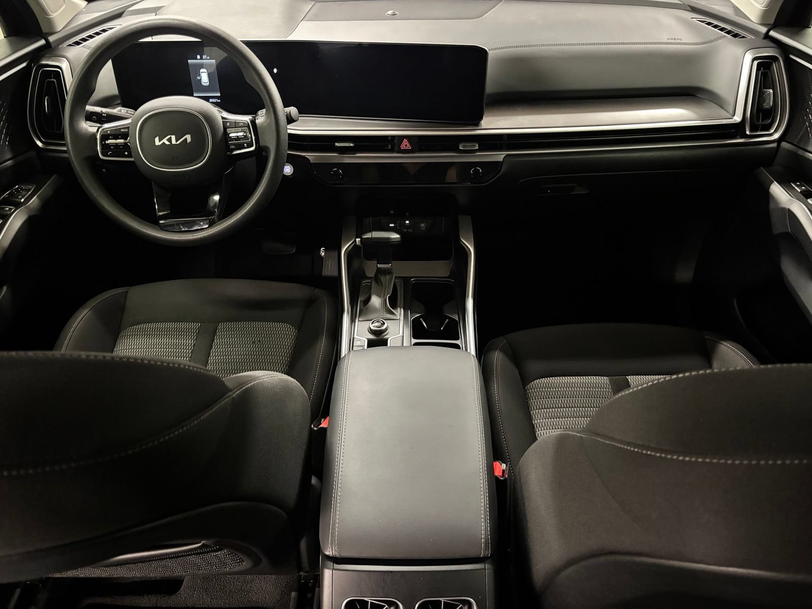 Used 2025 Kia Sorento LX FWD image 12
