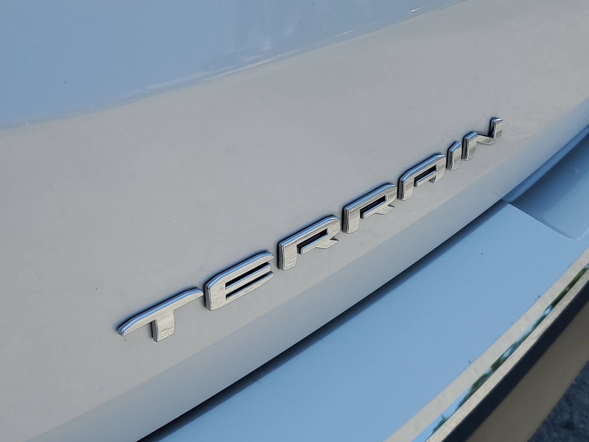 Used 2023 GMC Terrain SLT w/ LPO, Floor Liner Package FWD image 6