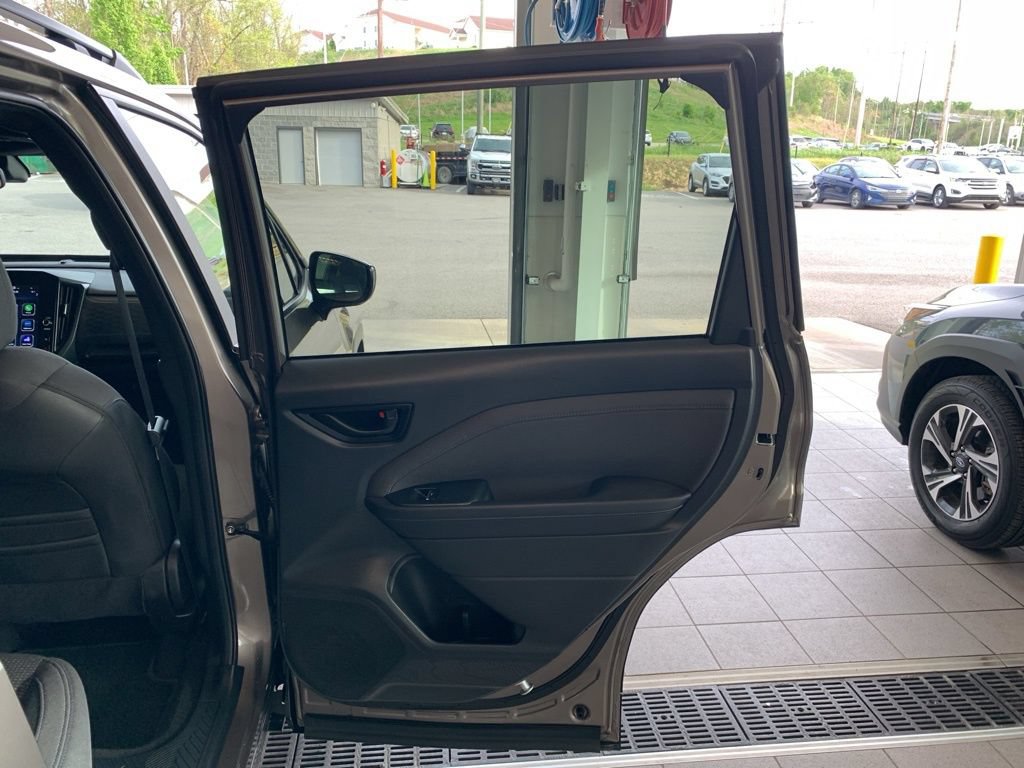 Certified 2025 Subaru Forester Premium AWD/4WD image 20