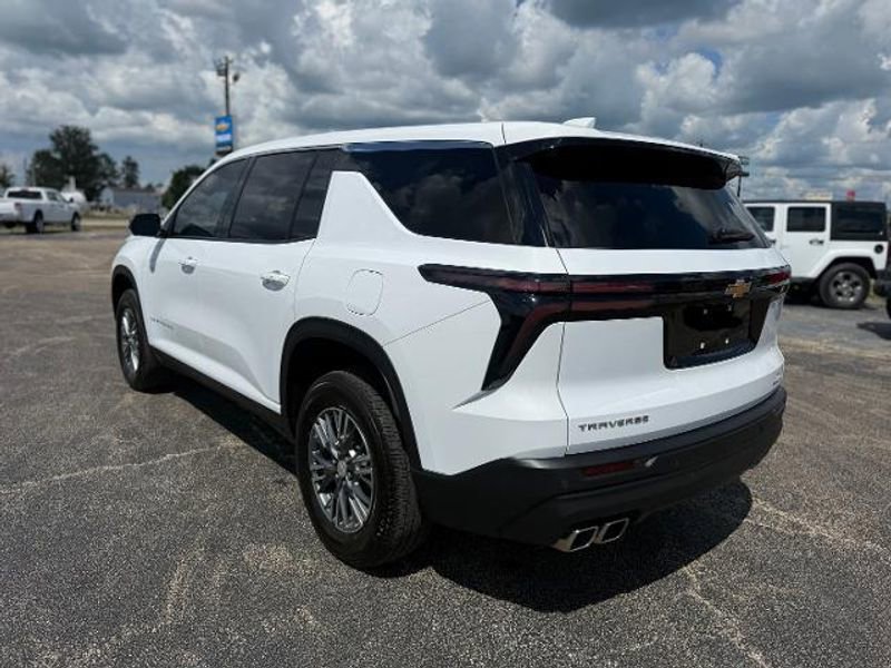 Used 2024 Chevrolet Traverse LS image 29